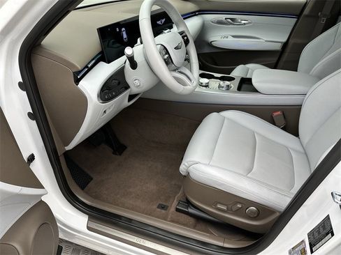 Used 2026 Genesis GV70 2.5T Advanced image 11