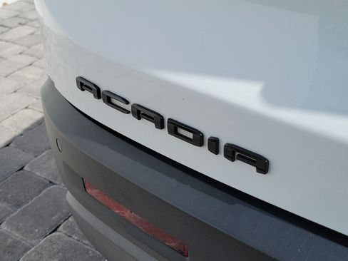 Used 2022 GMC Acadia AT4 w/ Technology Package AWD/4WD image 8