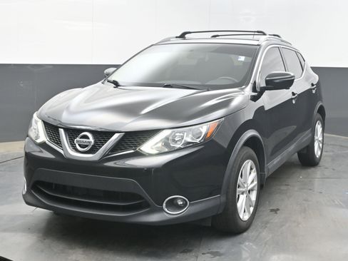 Used 2017 Nissan Rogue Sport SV w/ SV Premium Package image 3