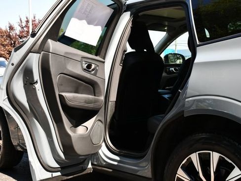 Certified 2024 Volvo XC60 B5 Core w/ Climate Package AWD/4WD image 17