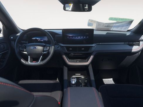 Used 2025 Ford Explorer ST image 13