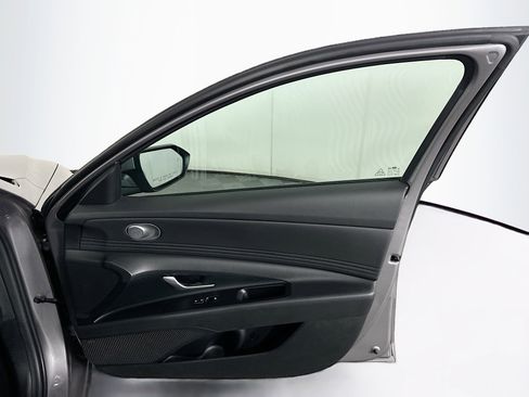 Used 2024 Hyundai Elantra Limited FWD image 32
