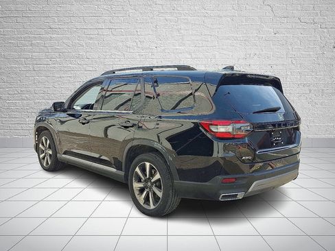 Used 2023 Honda Pilot Touring image 4