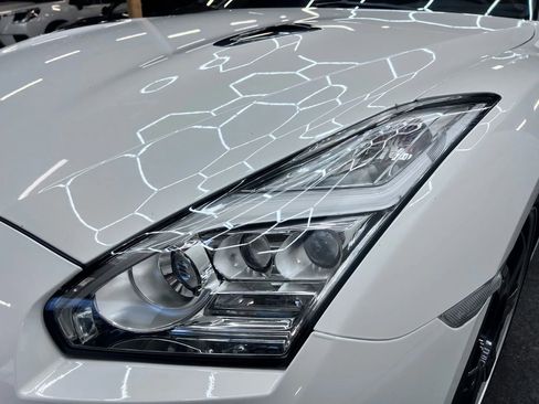 Used 2015 Nissan GT-R Premium image 9