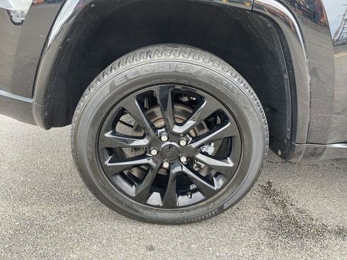 Certified 2022 Jeep Grand Cherokee Laredo X image 12