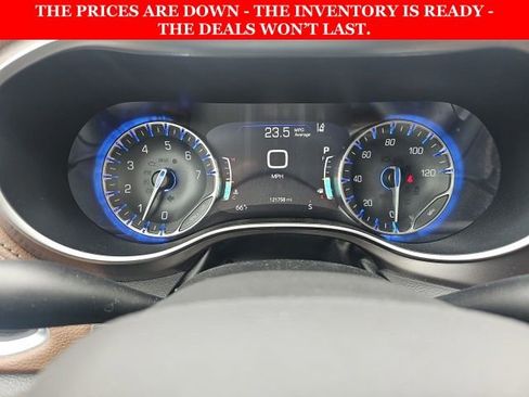 Used 2018 Chrysler Pacifica Limited w/ Advanced Safetytec Group FWD image 10