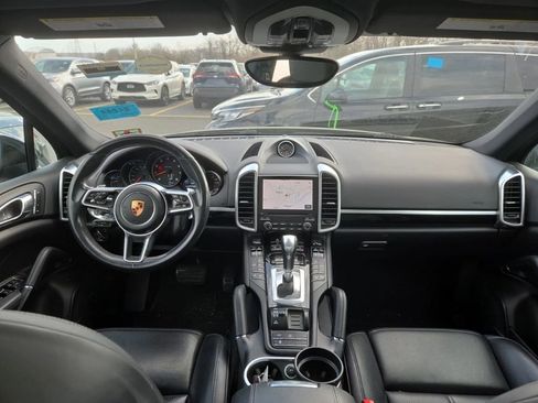 Used 2018 Porsche Cayenne Platinum Edition image 3