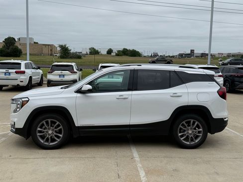 Used 2024 GMC Terrain SLT AWD/4WD image 2