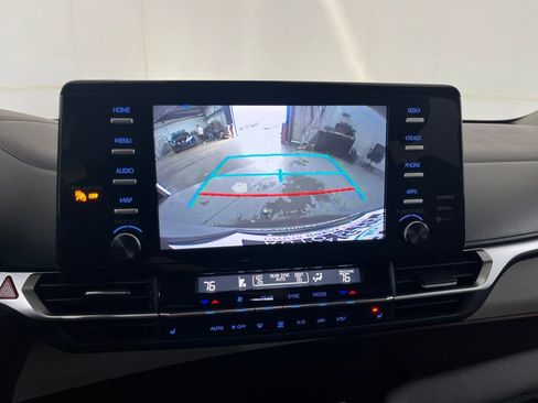 Used 2024 Toyota Sienna XLE image 66