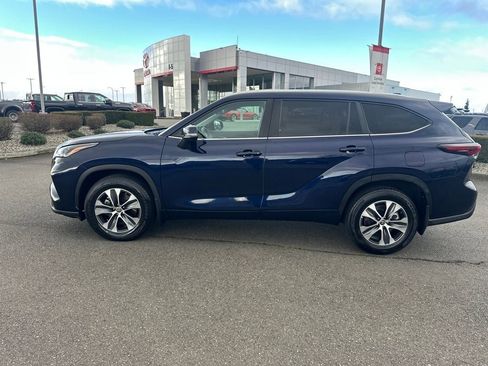 Used 2024 Toyota Highlander XLE image 8