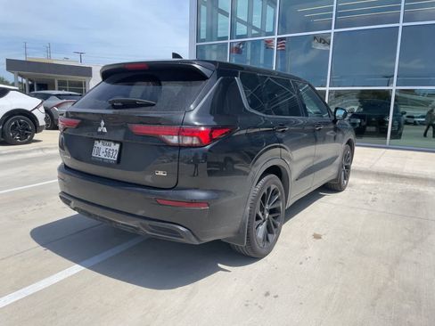 Used 2023 Mitsubishi Outlander SE Black Edition FWD image 5