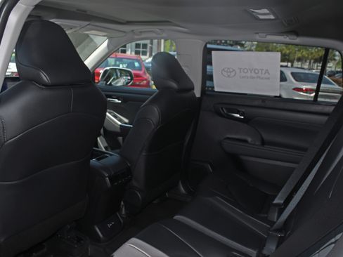 New 2026 Toyota Highlander XLE AWD/4WD image 8