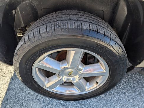 Used 2014 Chevrolet Suburban LTZ image 6