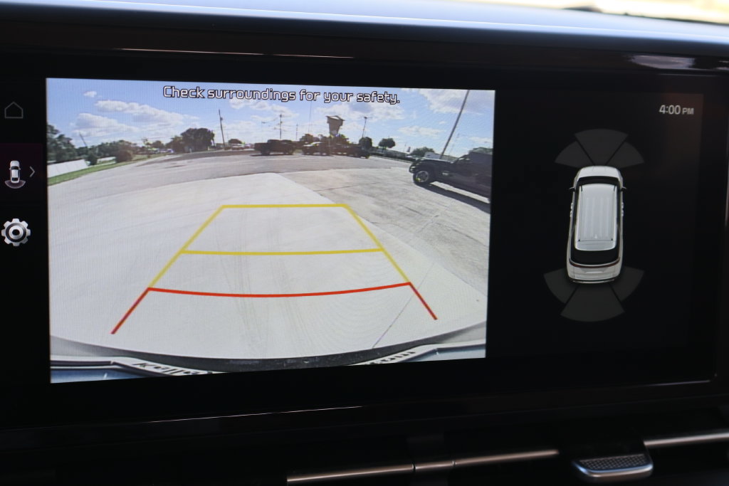 Used 2023 Kia Carnival EX FWD image 16