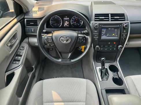 Used 2016 Toyota Camry LE FWD image 11