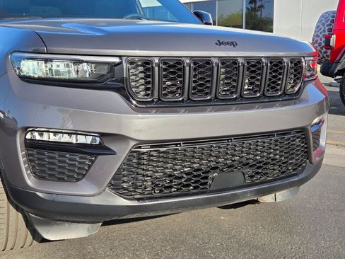 Used 2025 Jeep Grand Cherokee Limited w/ Black Appearance Package AWD/4WD image 8