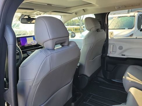New 2026 Toyota Sienna XLE image 10
