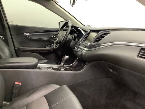 Used 2019 Chevrolet Impala LT FWD image 29