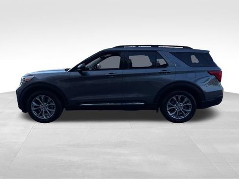 Used 2022 Ford Explorer XLT w/ Equipment Group 202A RWD image 2