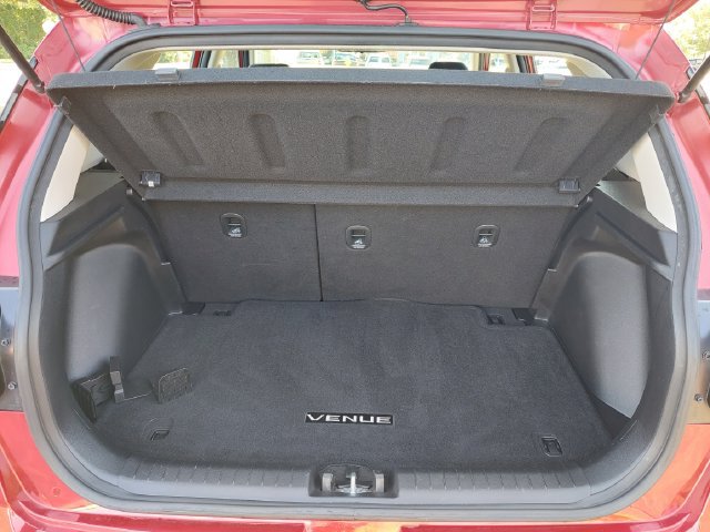 Used 2023 Hyundai Venue Limited w/ Cargo Package FWD image 31
