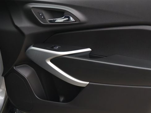 Used 2025 Chevrolet Trax RS w/ Driver Confidence Package image 15