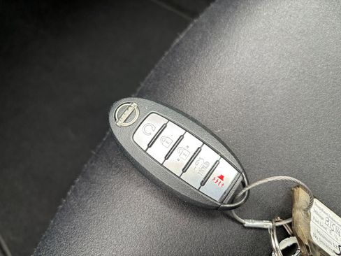 Used 2025 Nissan Altima 2.5 SV FWD image 24