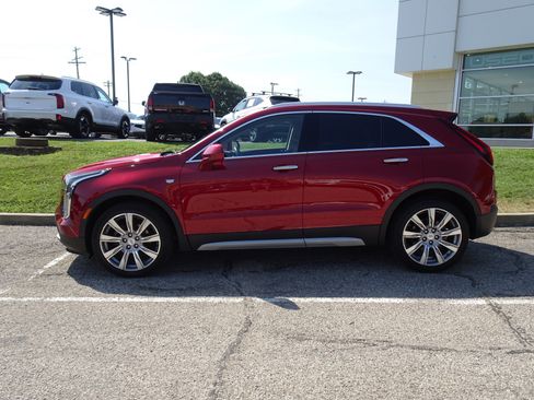 Used 2019 Cadillac XT4 Premium Luxury FWD image 2