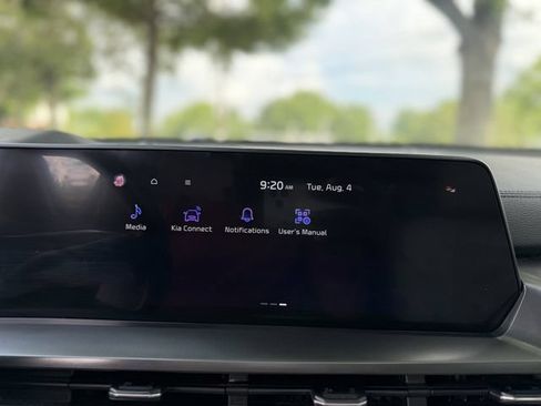 Certified 2024 Kia Telluride S w/ S Sunroof Package AWD/4WD image 17