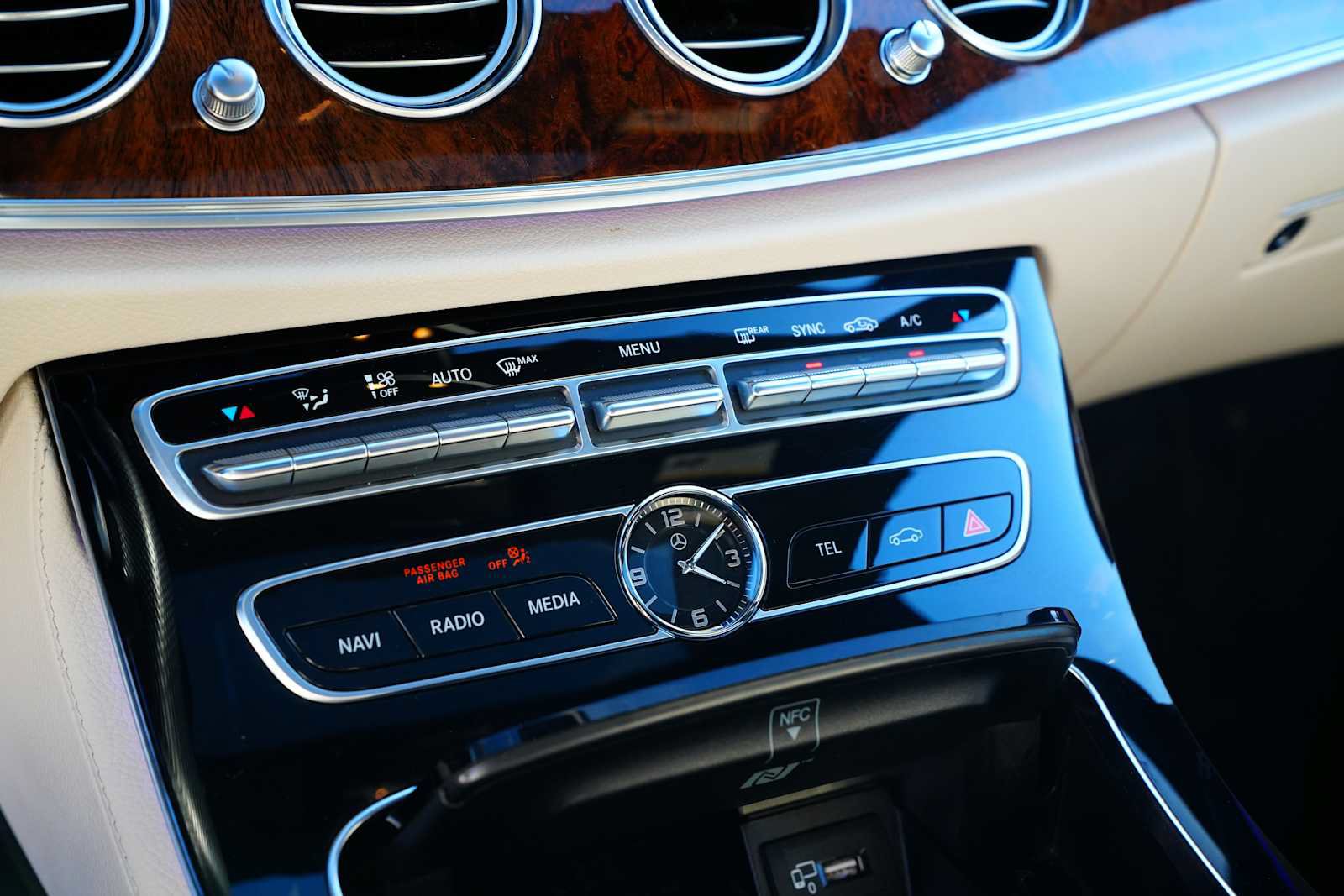 Used 2017 Mercedes-Benz E 300 4MATIC image 26