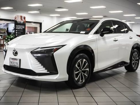 Certified 2023 Lexus RZ 450e Premium w/ Technology Package AWD/4WD image 3