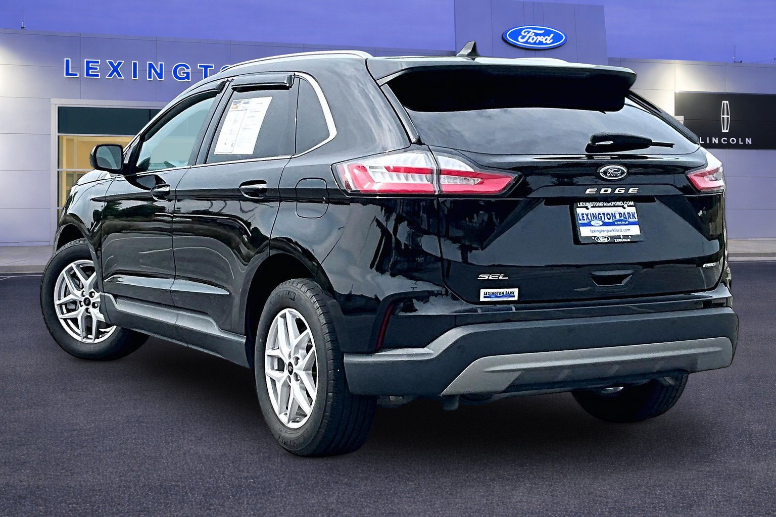 Used 2023 Ford Edge SEL w/ Convenience Package AWD/4WD image 4