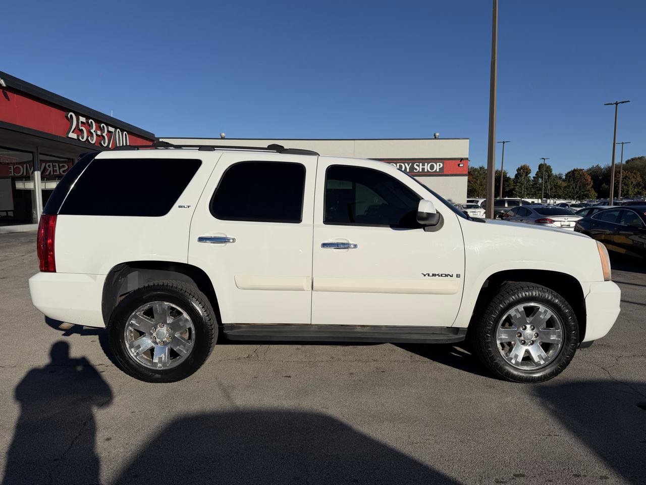 Used 2008 GMC Yukon SLT w/ SLT Preferred Equipment Group AWD/4WD image 2