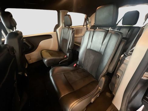 Used 2019 Dodge Grand Caravan SXT FWD image 23