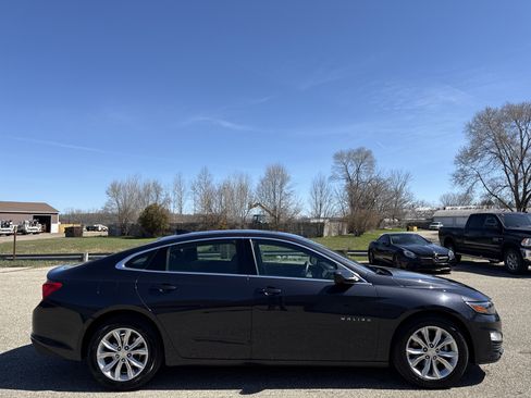 Used 2023 Chevrolet Malibu LT image 2
