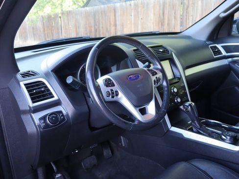 Used 2014 Ford Explorer XLT w/ Equipment Group 202A AWD/4WD image 15