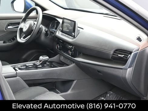 Used 2021 Nissan Rogue SV AWD/4WD image 6