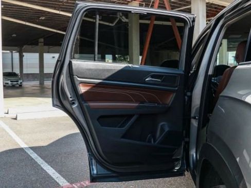 Used 2023 Volkswagen Atlas SE w/ Black Wheel Package image 23