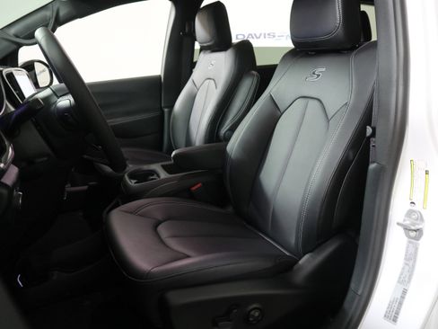 New 2026 Chrysler Pacifica Select image 24