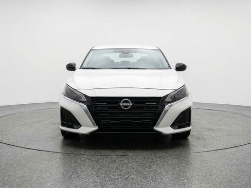 Used 2025 Nissan Altima 2.5 SV FWD image 2