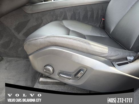 Certified 2025 Volvo XC60 B5 Plus image 23