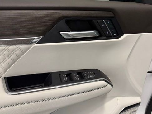 Used 2024 GMC Acadia Denali image 15