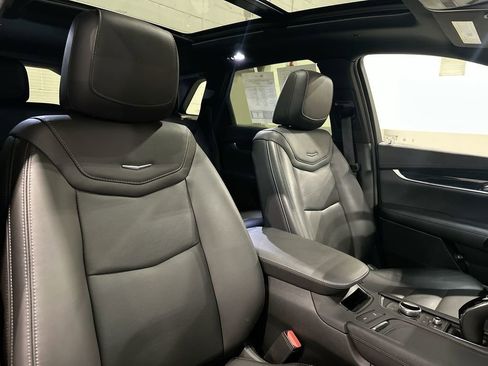 Used 2025 Cadillac XT5 Premium Luxury image 6