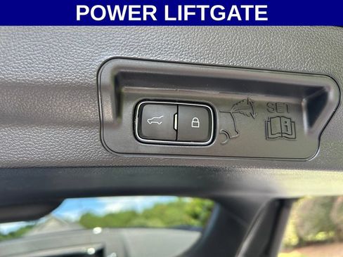 Used 2023 Ford Explorer XLT RWD image 14