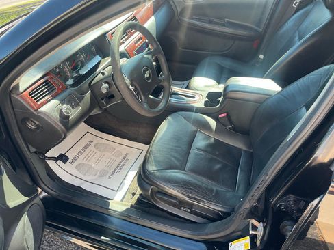 Used 2009 Chevrolet Impala LT FWD image 19