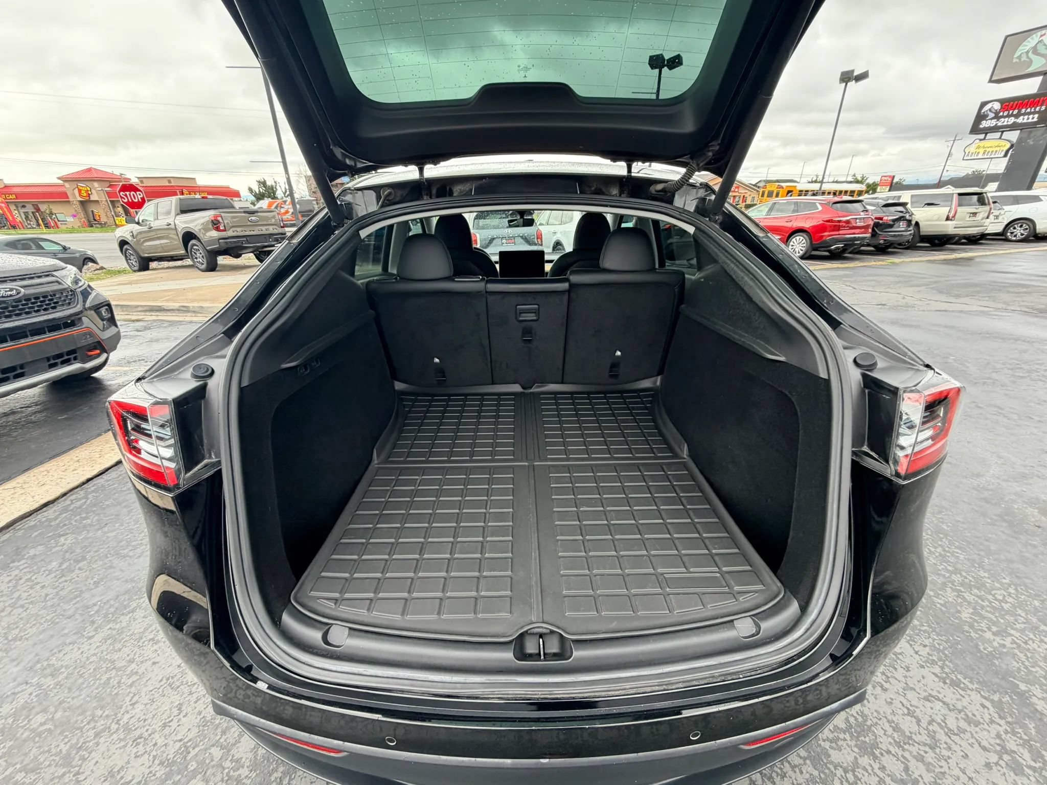 Used 2022 Tesla Model Y Long Range AWD/4WD image 23