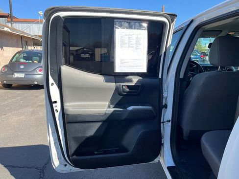 Used 2016 Toyota Tacoma SR5 w/ SR5 Appearance Package (SN) image 14