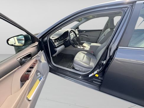 Used 2012 Toyota Camry XLE w/ Leather Pkg FWD image 17