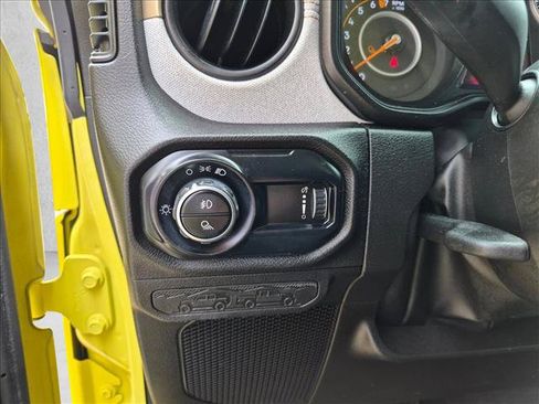Used 2024 Jeep Gladiator Sport AWD/4WD image 15