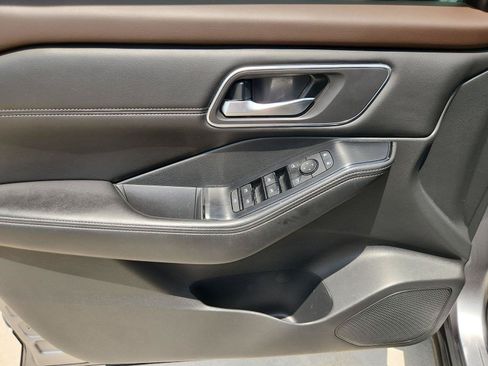 Used 2021 Nissan Rogue SV w/ Premium Package FWD image 22