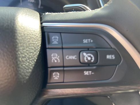 Used 2023 Jeep Grand Cherokee L Limited AWD/4WD image 41
